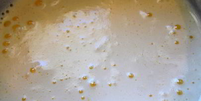 рулет с кофейным кремом и клубникой