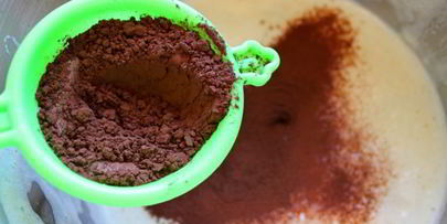 рулет с кофейным кремом и клубникой