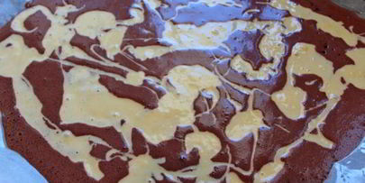 рулет с кофейным кремом и клубникой