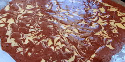 рулет с кофейным кремом и клубникой