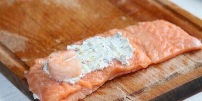 рулетики из лосося с кремом из рикотты