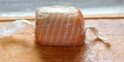 рулетики из лосося с кремом из рикотты