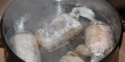 рулетики из лосося с кремом из рикотты