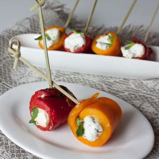 Рулетики из печеного перца с сырным кремом