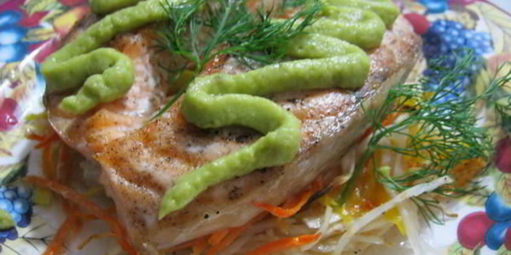 Рецепт семга на овощной подушке с кремом из авокадо