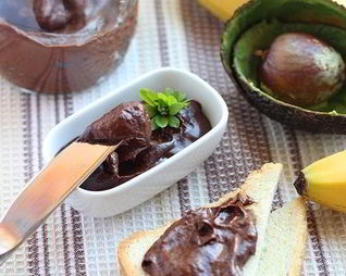Шоколадный пудинг из банана и авокадо