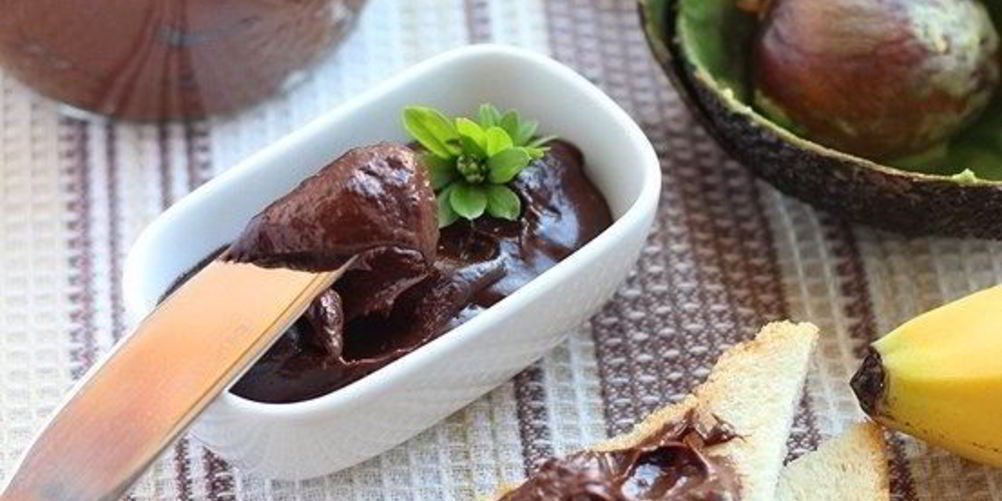 Рецепт шоколадный пудинг из банана и авокадо