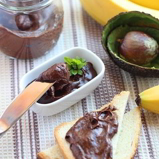 Шоколадный пудинг из банана и авокадо