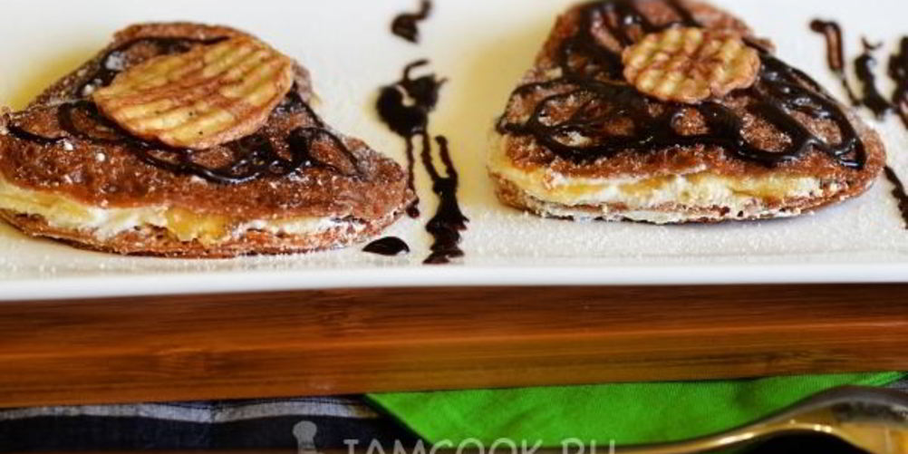 Рецепт шоколадные блинчики с творожным кремом и бананом