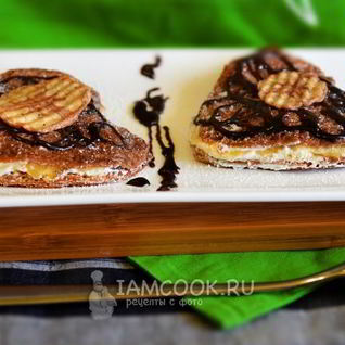 Шоколадные блинчики с творожным кремом и бананом