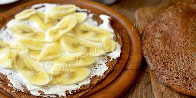 шоколадные блинчики с творожным кремом и бананом