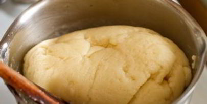 шу с заварным и малиновым кремом