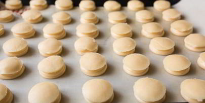 шу с заварным и малиновым кремом