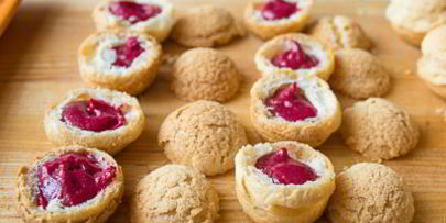 шу с заварным и малиновым кремом