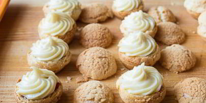 шу с заварным и малиновым кремом