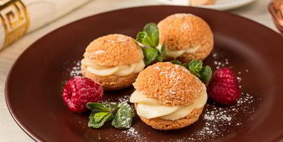 шу с заварным и малиновым кремом