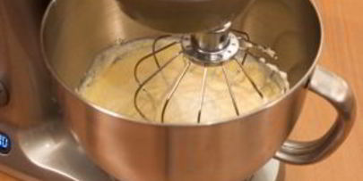 слоеные корзинки с кремом из маскарпоне, манго и фруктами