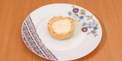 слоеные корзинки с кремом из маскарпоне, манго и фруктами