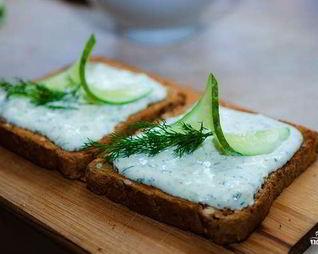 Творожный крем с зеленью