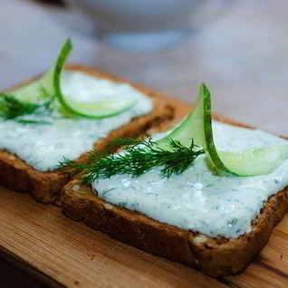 Творожный крем с зеленью