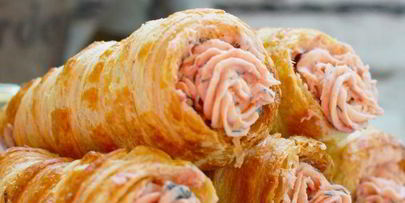 закусочные трубочки с кремом из копченого лосося