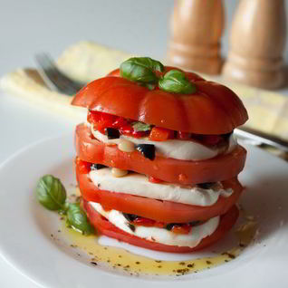 Мильфей из помидора с моцареллой