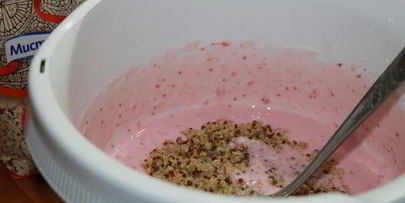 домашнее йогуртовое мороженое с клубникой и киноа