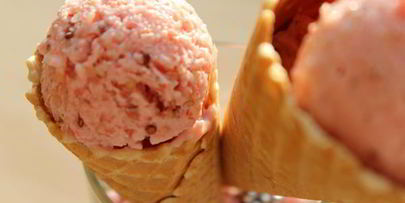 домашнее йогуртовое мороженое с клубникой и киноа