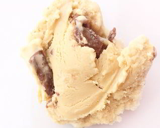 Карамельное мороженое с кусочками Snickers