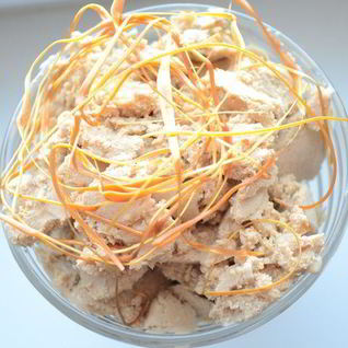 Кофейное мороженое с карамелью