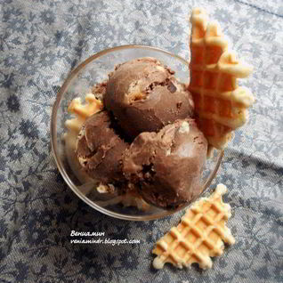 Кофейное мороженое с маскарпоне и вафлями
