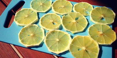 лавандово-лимонноe мягкое итальянское мороженое джелато