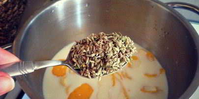 лавандово-лимонноe мягкое итальянское мороженое джелато