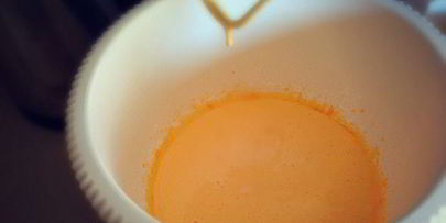 лавандово-лимонноe мягкое итальянское мороженое джелато