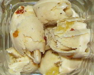 Медовое мороженое с кизилом и ананасом