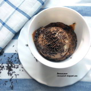 Мороженое Бригадейро с вареной сгущенкой и арахисом