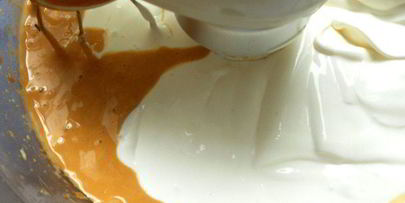 мороженое бригадейро с вареной сгущенкой и арахисом