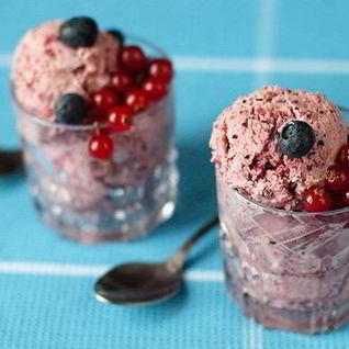 Мороженое из голубики и красной смородины