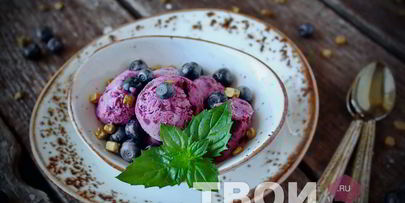 мороженое с черникой