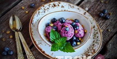мороженое с черникой