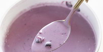 мороженое с черной смородиной