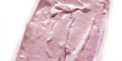 мороженое с черной смородиной