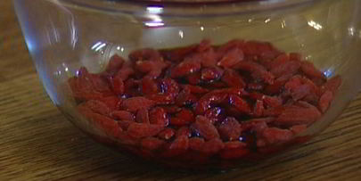 мороженое с инжиром и ягодами годжи