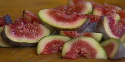 мороженое с инжиром и ягодами годжи