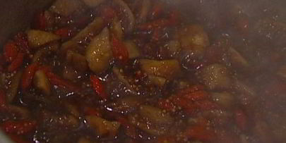 мороженое с инжиром и ягодами годжи