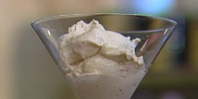 мороженое с инжиром и ягодами годжи