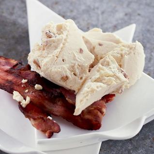 Мороженое со сладким беконом