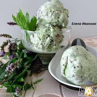 Мятное мороженое с кусочками шоколада