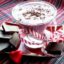 Рецепт Прохладный коктейль из мороженого с черникой