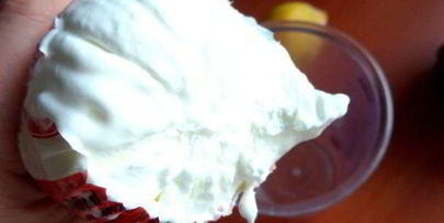 прохладный коктейль из мороженого с черникой